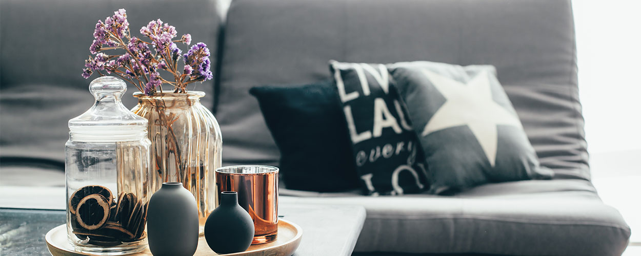 Coffee table with decor of different sizes